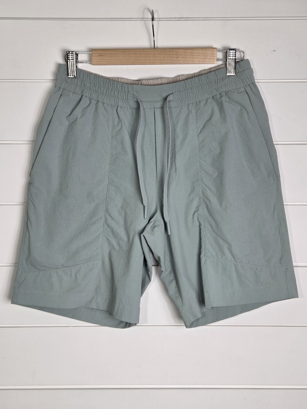 lululemon athletica Men's Light Sage Green Drawstring Shorts Size M